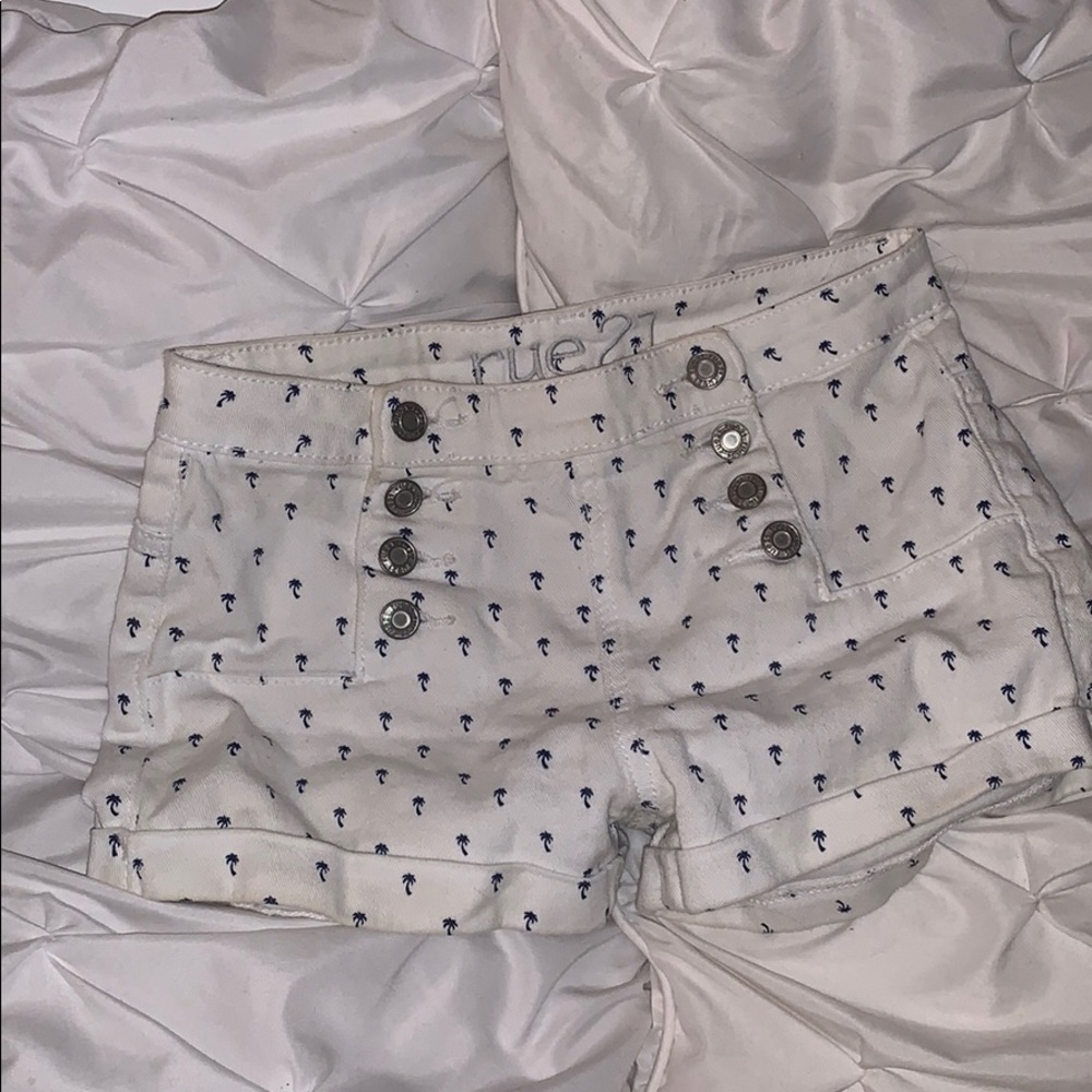 High waisted palm tree shorts 😜